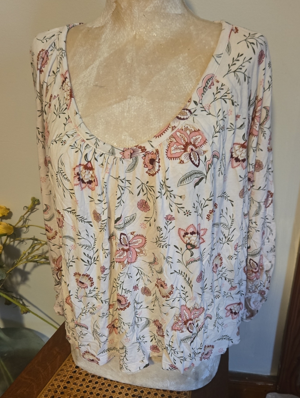 Old Navy Scoop Neck Top with Pink Floral Print Size Medium